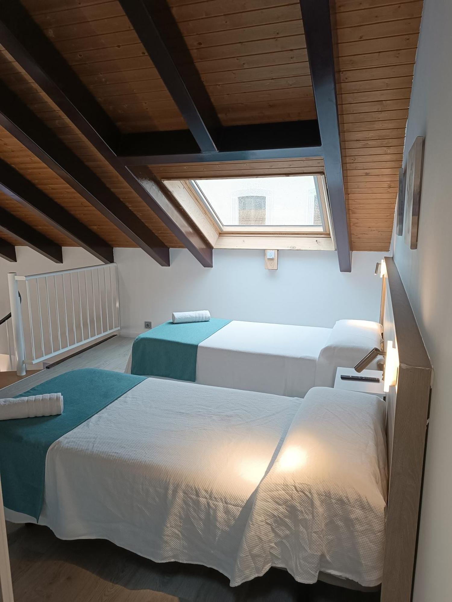 Apartamentos Turisticos Avila Puerta De Los Leales 1-2 Exterior foto