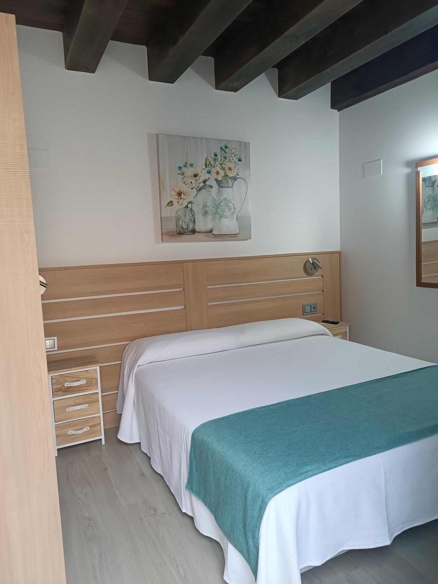 Apartamentos Turisticos Avila Puerta De Los Leales 1-2 Exterior foto