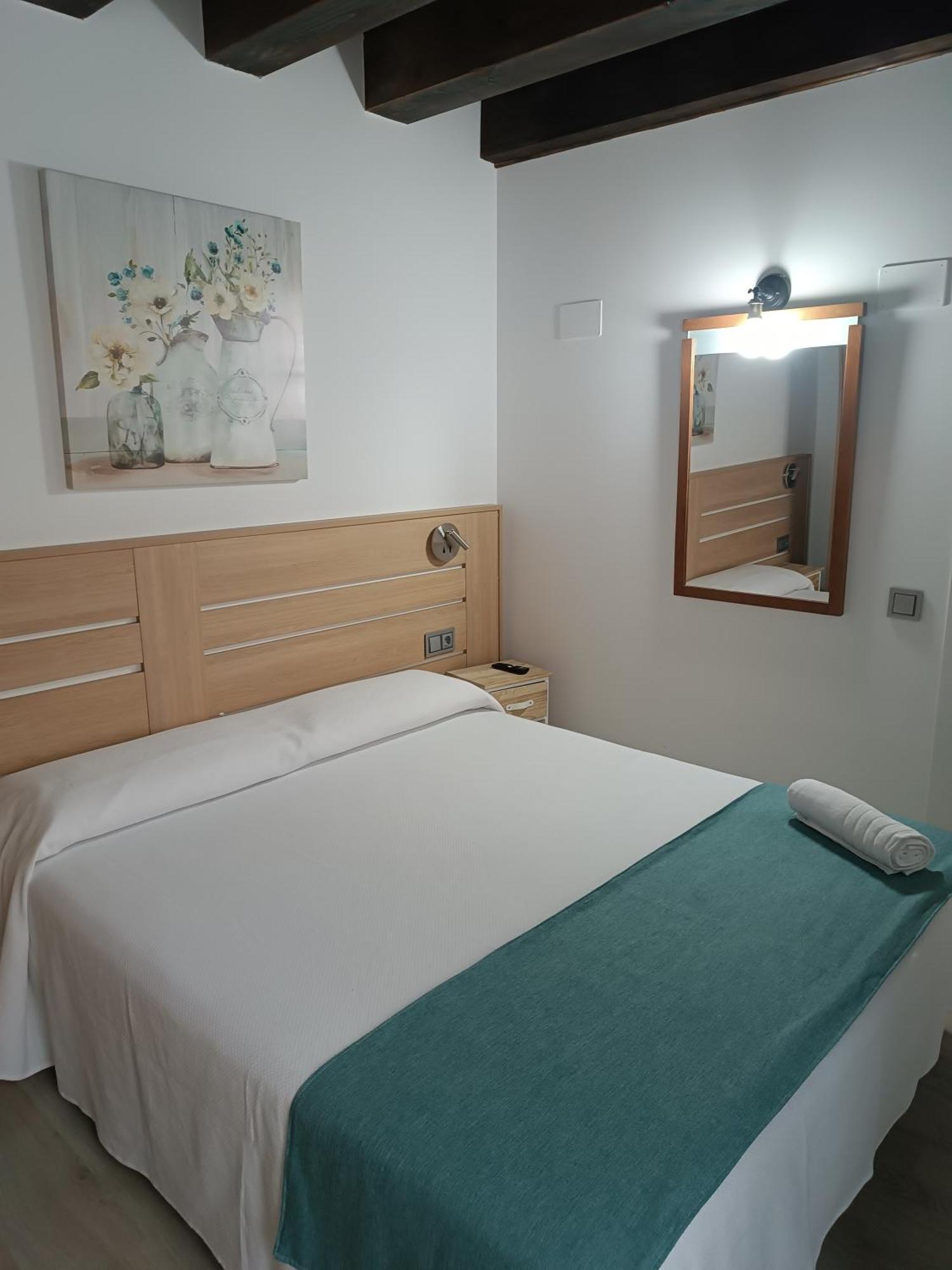 Apartamentos Turisticos Avila Puerta De Los Leales 1-2 Exterior foto